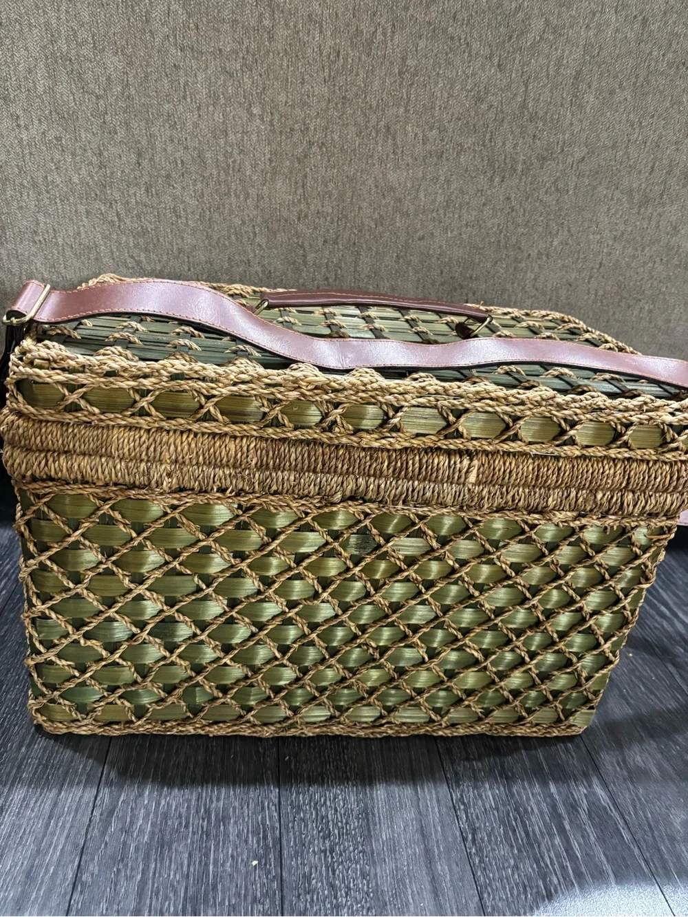Vintage wicker and tropical palm green picnic basket service for four